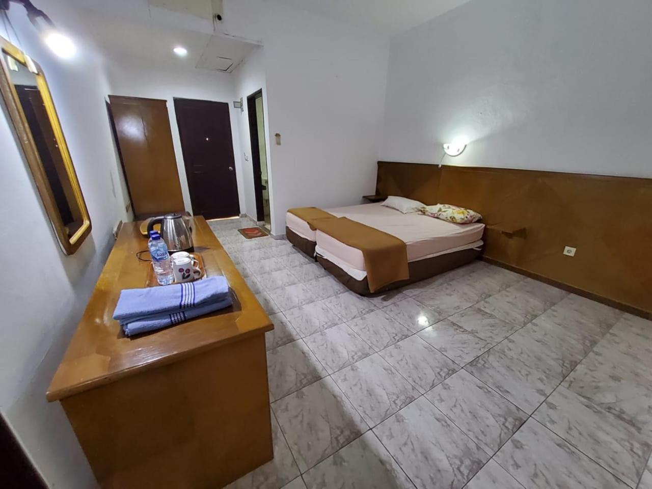 Hotel Kumala Samudra Cikakak Exterior photo